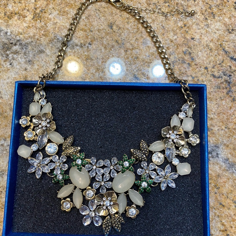Statement choker necklace